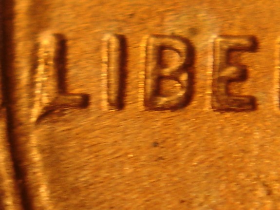 1995-Lincoln-Memorial-Cent-Trail-By-Bottom-Of--L-&-Doubling-On-E-?